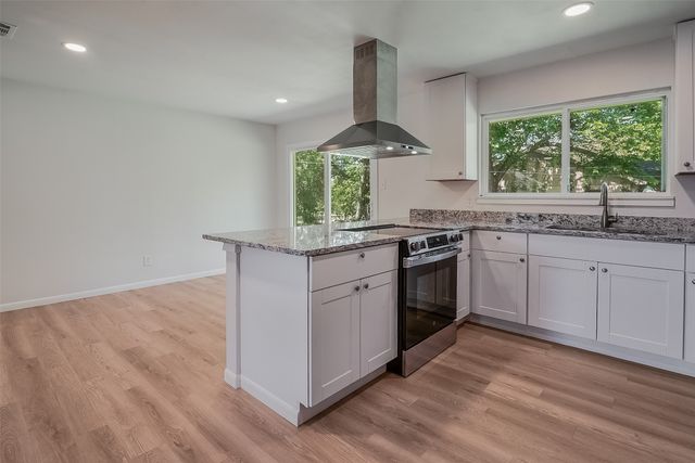 1421 S Scullin Avenue, Denison, TX 75020
