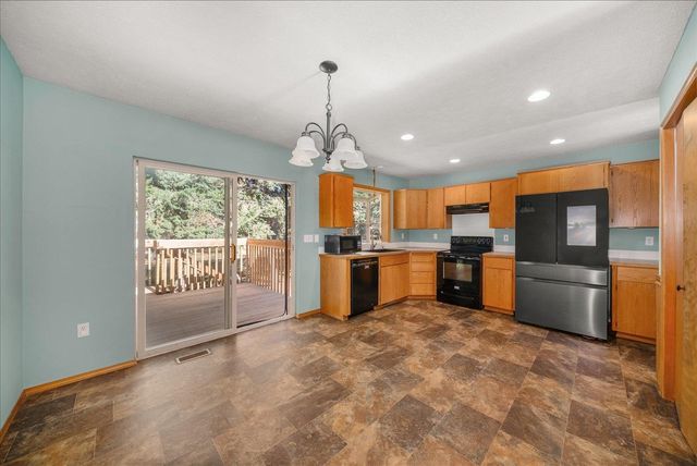 4105 E Center Rd, Mead, WA 99021