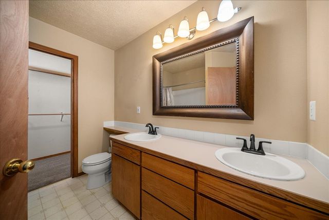 4105 E Center Rd, Mead, WA 99021
