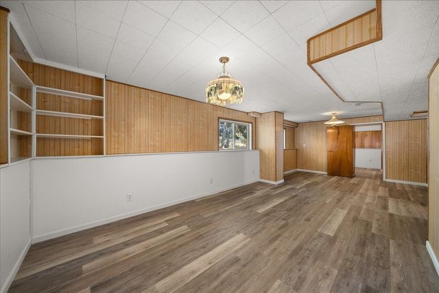 4105 E Center Rd, Mead, WA 99021