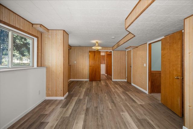 4105 E Center Rd, Mead, WA 99021