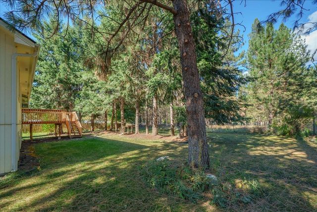 4105 E Center Rd, Mead, WA 99021