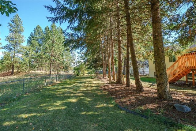 4105 E Center Rd, Mead, WA 99021