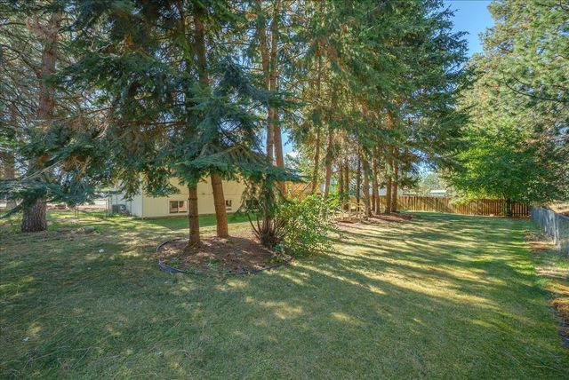 4105 E Center Rd, Mead, WA 99021