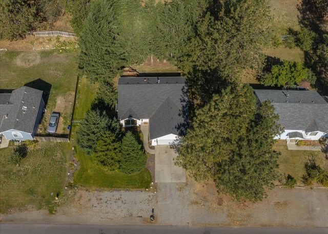 4105 E Center Rd, Mead, WA 99021