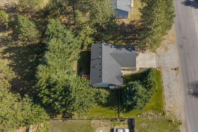4105 E Center Rd, Mead, WA 99021