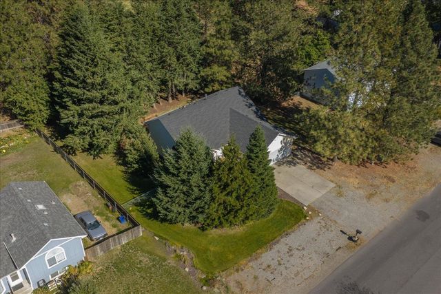 4105 E Center Rd, Mead, WA 99021