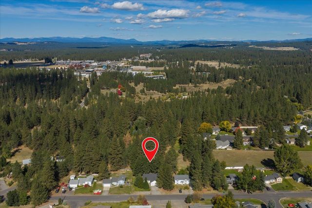 4105 E Center Rd, Mead, WA 99021