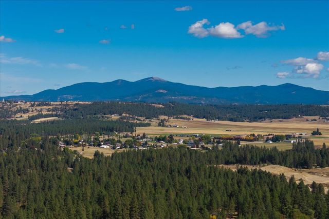 4105 E Center Rd, Mead, WA 99021
