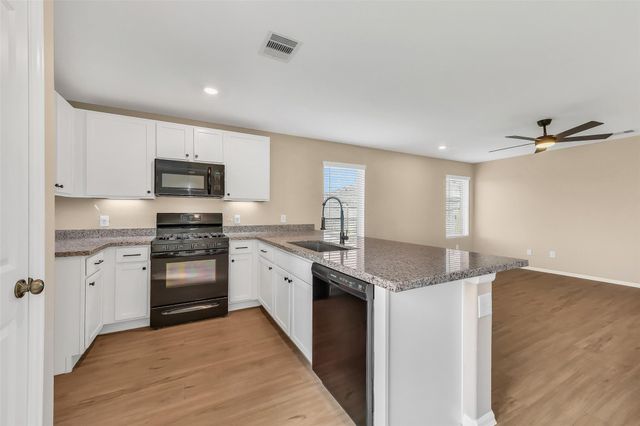 521 Maple Bend Lane, La Marque, TX 77568