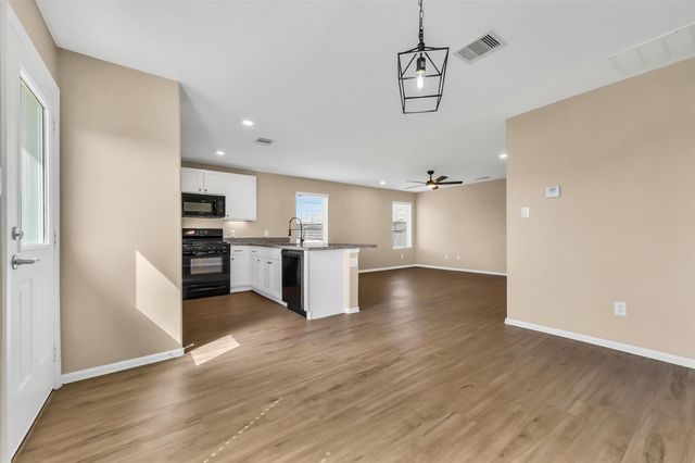 521 Maple Bend Lane, La Marque, TX 77568