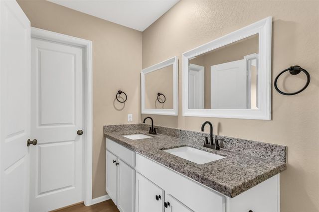 521 Maple Bend Lane, La Marque, TX 77568