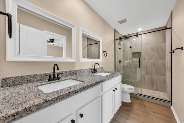 521 Maple Bend Lane, La Marque, TX 77568