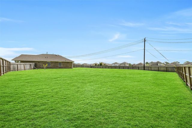 521 Maple Bend Lane, La Marque, TX 77568