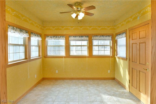 6540 Woodridge Way, Lordstown, OH 44481