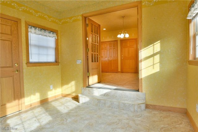 6540 Woodridge Way, Lordstown, OH 44481