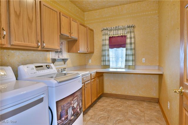 6540 Woodridge Way, Lordstown, OH 44481