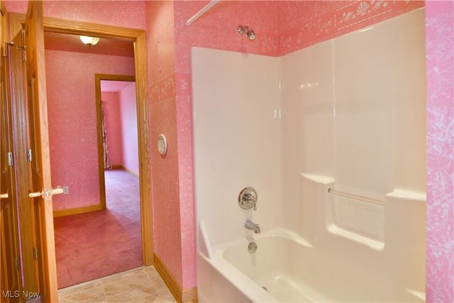 6540 Woodridge Way, Lordstown, OH 44481