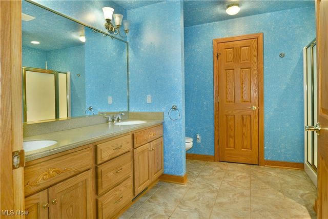 6540 Woodridge Way, Lordstown, OH 44481