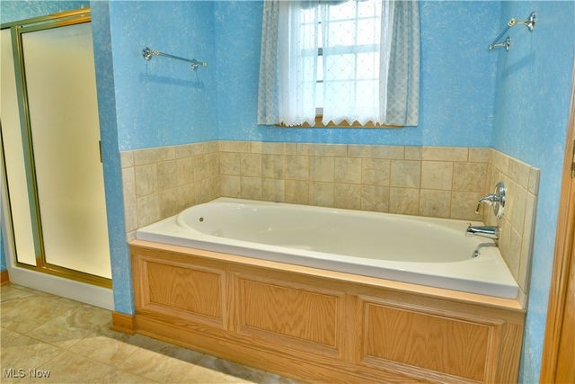 6540 Woodridge Way, Lordstown, OH 44481