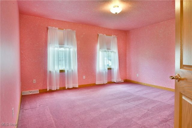 6540 Woodridge Way, Lordstown, OH 44481