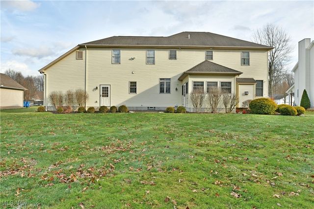 6540 Woodridge Way, Lordstown, OH 44481