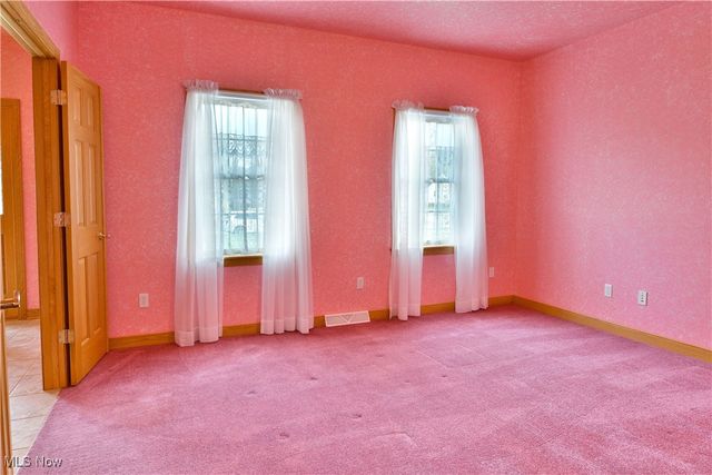 6540 Woodridge Way, Lordstown, OH 44481