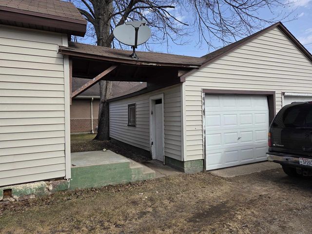225 S MAIN STREET, Iola, WI 54945