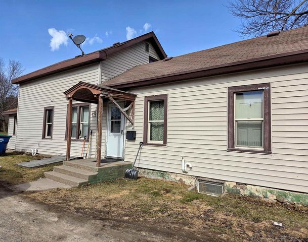 225 S MAIN STREET, Iola, WI 54945