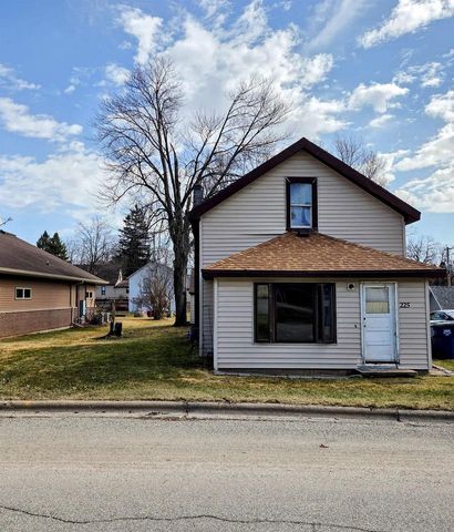 225 S MAIN STREET, Iola, WI 54945