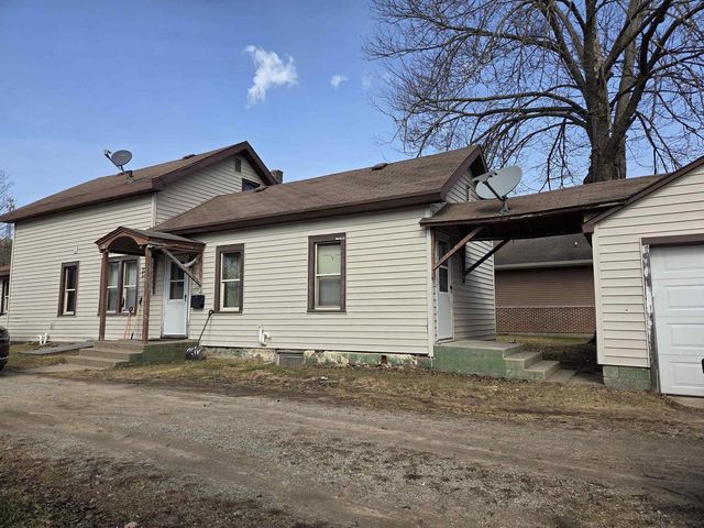 225 S MAIN STREET, Iola, WI 54945
