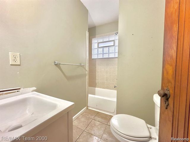 7725 Rosemont Avenue, Detroit, MI 48228