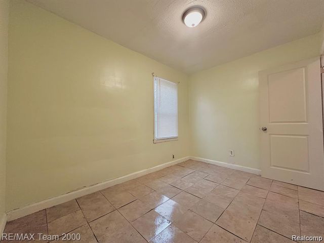 7725 Rosemont Avenue, Detroit, MI 48228