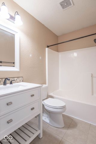 343 Brixton Woods West Drive, Pittsboro, IN 46167