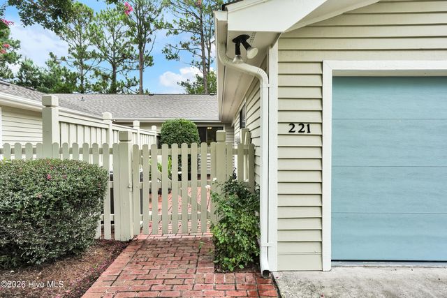 221 Inland Greens Circle, Wilmington, NC 28405