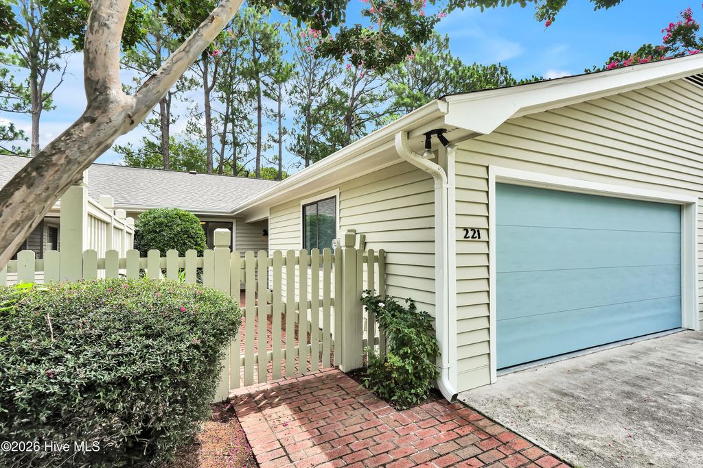 221 Inland Greens Circle, Wilmington, NC 28405