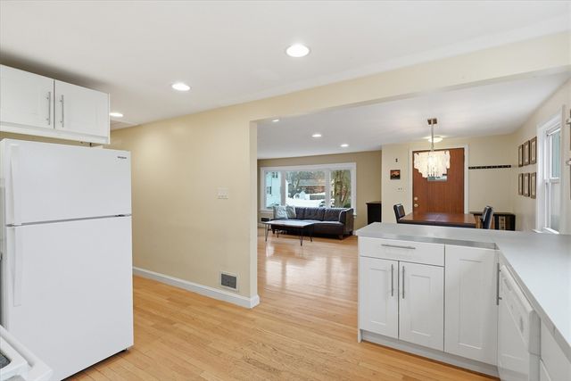 9 Pinewood Ave, Beverly, MA 01915