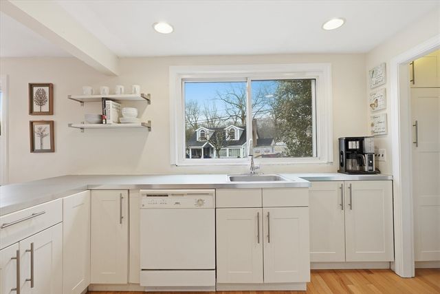 9 Pinewood Ave, Beverly, MA 01915