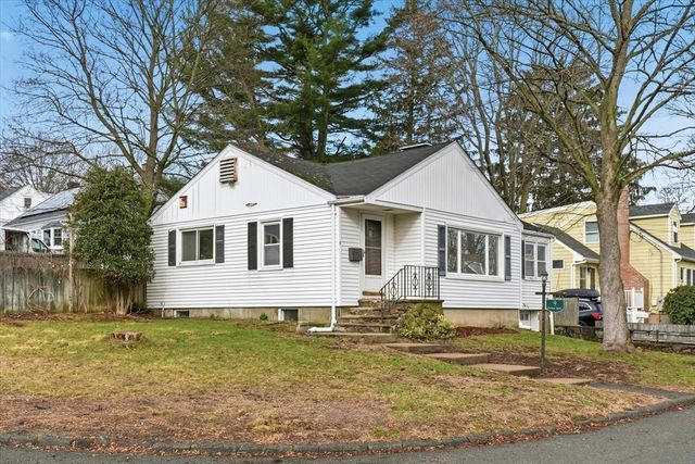 9 Pinewood Ave, Beverly, MA 01915