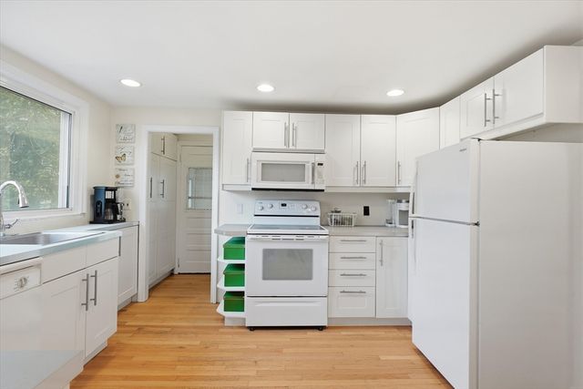 9 Pinewood Ave, Beverly, MA 01915