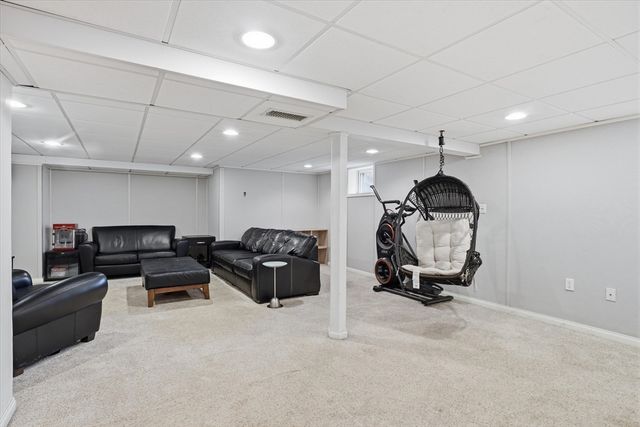 9 Pinewood Ave, Beverly, MA 01915