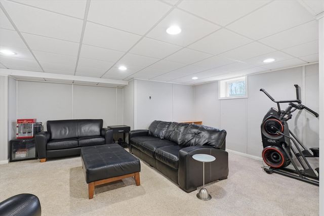 9 Pinewood Ave, Beverly, MA 01915