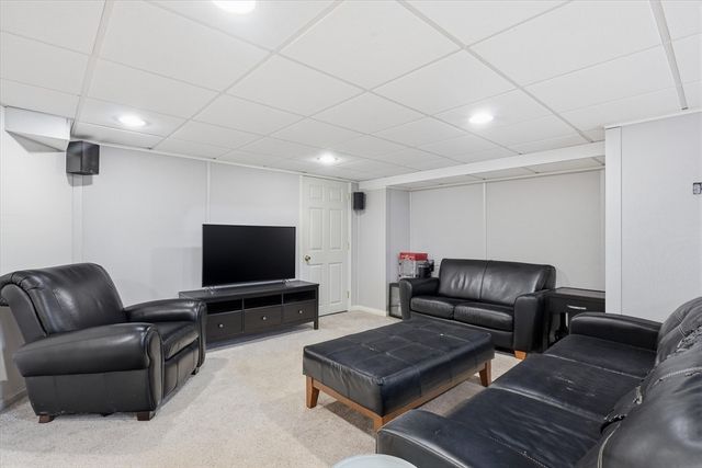 9 Pinewood Ave, Beverly, MA 01915