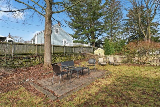 9 Pinewood Ave, Beverly, MA 01915