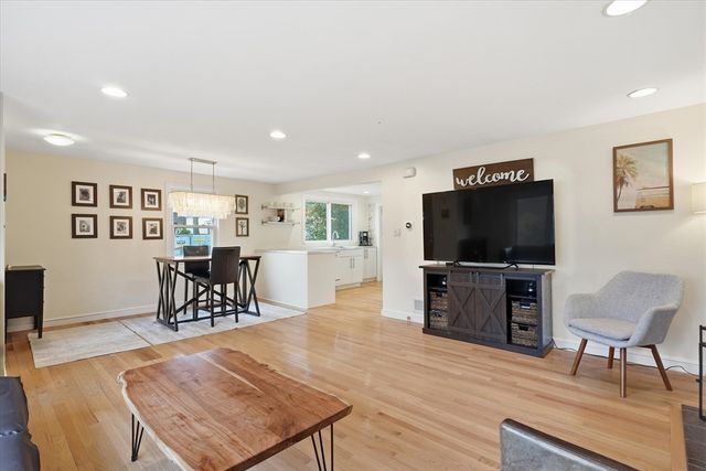 9 Pinewood Ave, Beverly, MA 01915