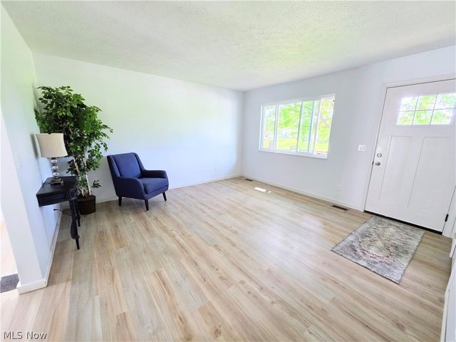 801 Heather Place, Belpre, OH 45714