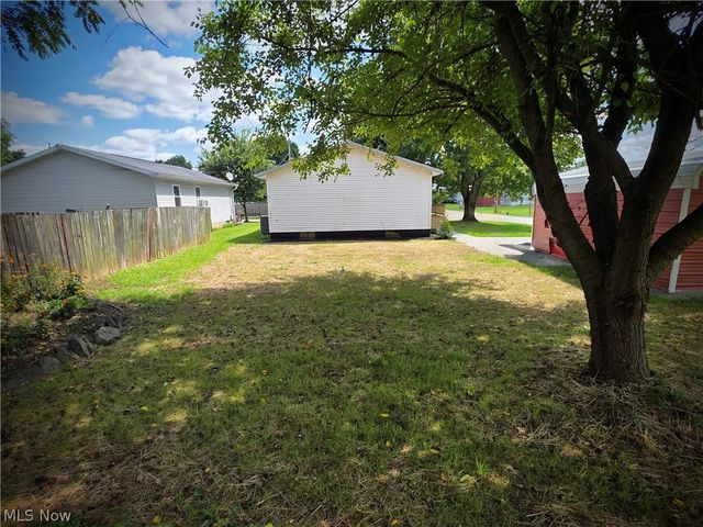 801 Heather Place, Belpre, OH 45714