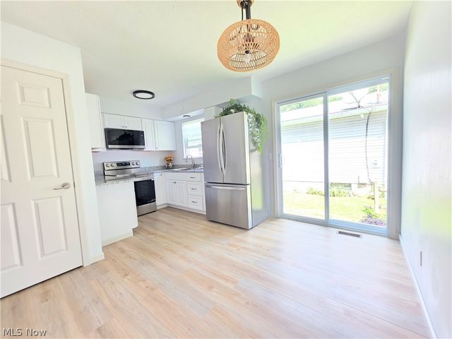 801 Heather Place, Belpre, OH 45714