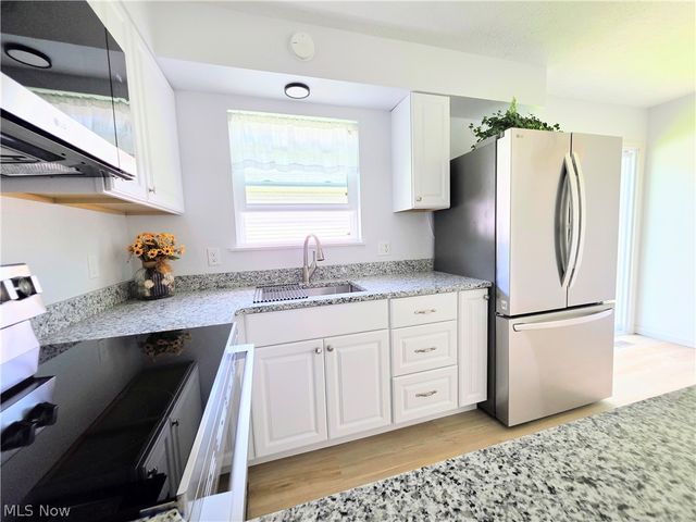 801 Heather Place, Belpre, OH 45714