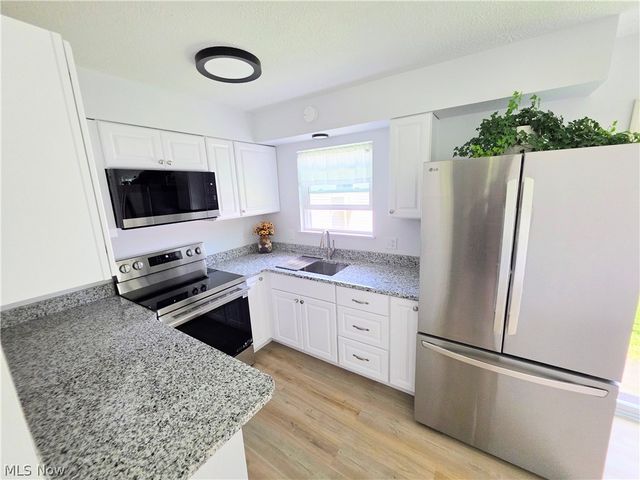 801 Heather Place, Belpre, OH 45714